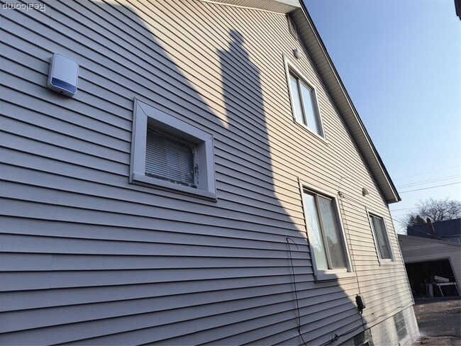 Photo - 18080 Westphalia St