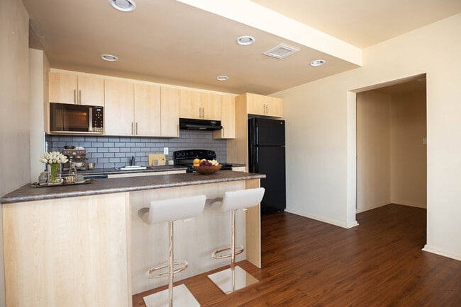 Photo - Lanark Gardens Unit 8756