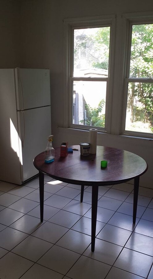 kitchen - 72 Chelsea Ave Unit 1