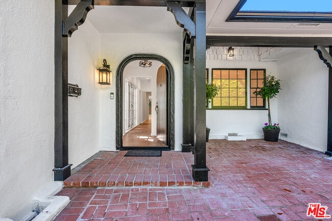 Photo - 629 N Rexford Dr