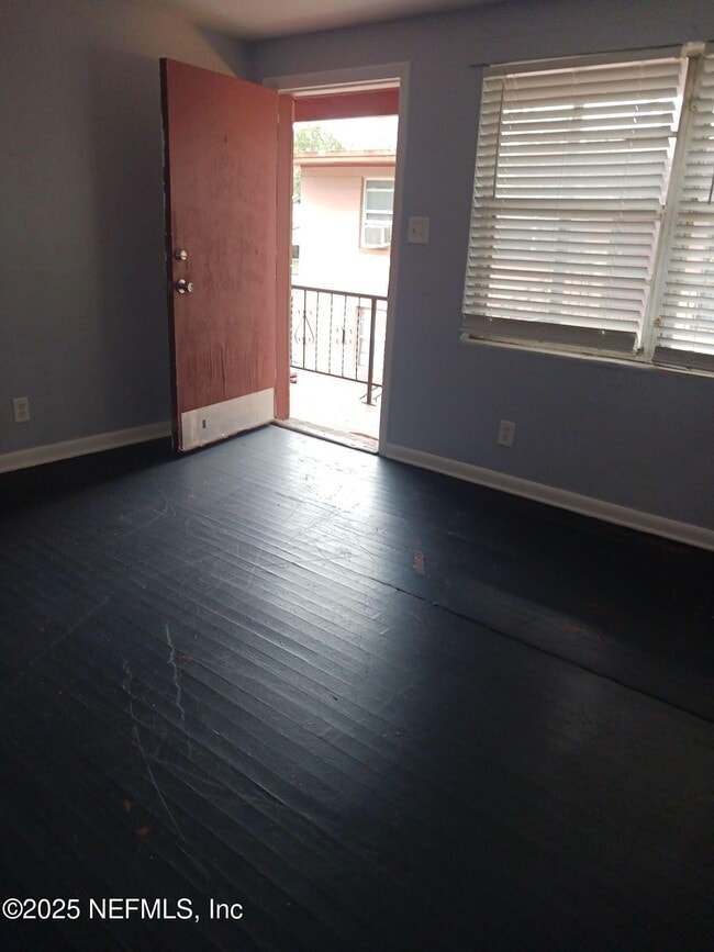 Photo - 1145 W 25th St