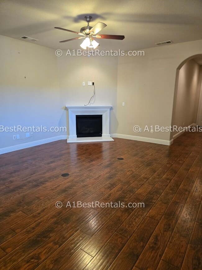 Photo - 1271 Grange Way