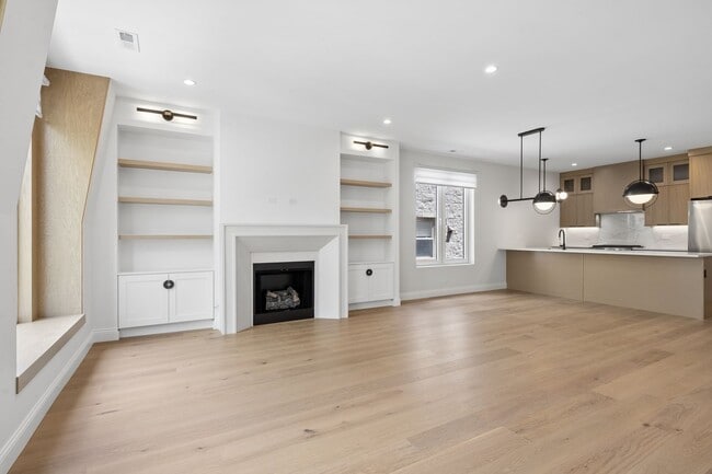 Photo - 3739 N Clifton Ave Unit #3