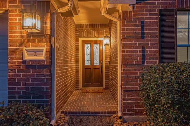 2 Garden Lodge Pl