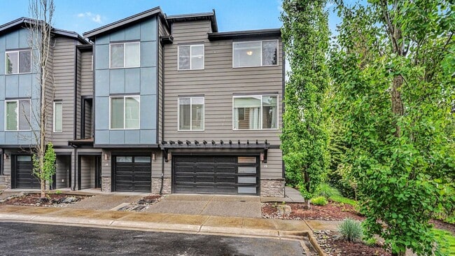 Building Photo - Modern Corner Townhome with Split AC & 2-Car Garage Near Alderwood Mall