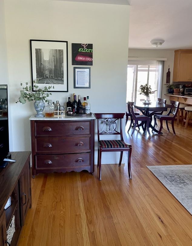 amily room looking to dining room #2 - 129 Margarido Dr Unit 129