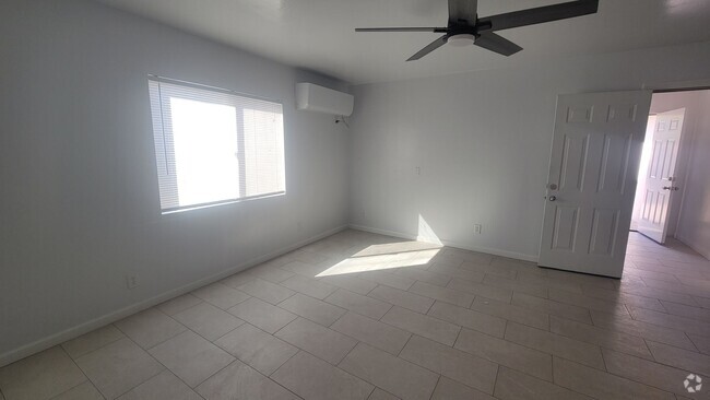 Building Photo - 2801 El Berrendo Ave Unit 2801  B El Berrendo Ave Rental