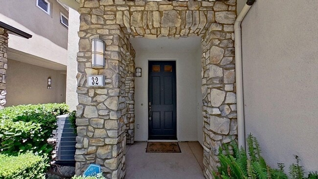 32 Meridian Dr