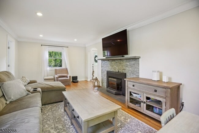 Photo - 442 Rifle Camp Rd