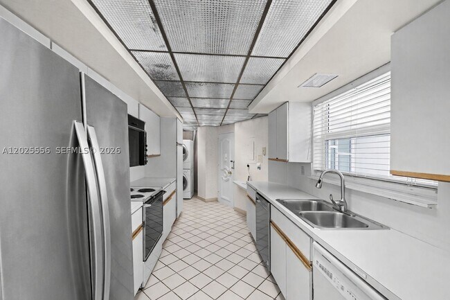 Photo - 4925 Collins Ave Unit 1A