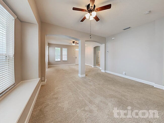 Photo - 614 Ravenshill Way