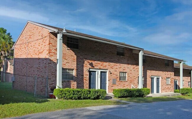 Lake Park Colonial