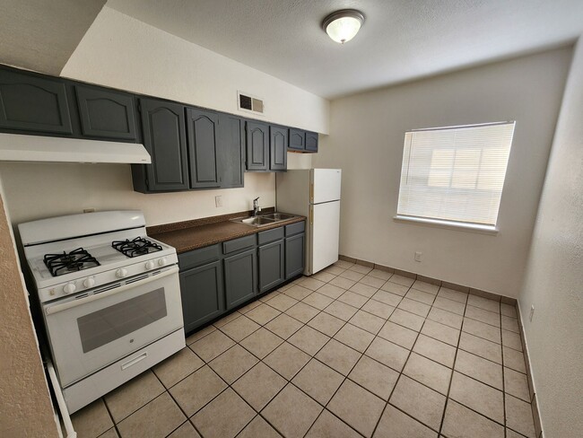 Photo - 305 N Almendra St Unit B