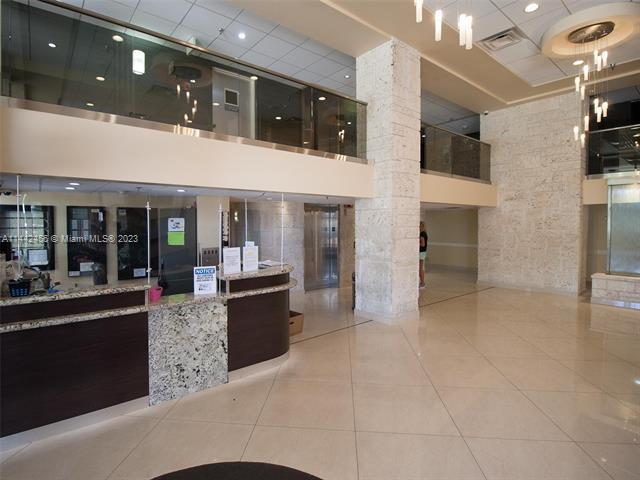 Photo - 290 174th St St