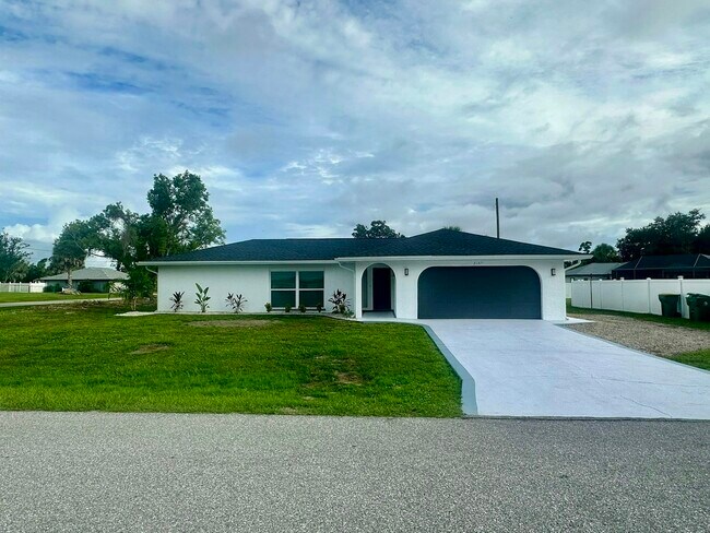 Building Photo - 21371 Knollwood Ave Rental