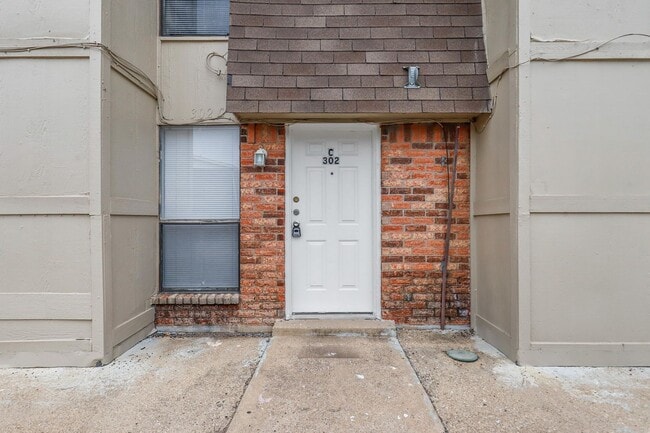 Photo - 302 N Race St Unit C