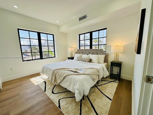 Building Photo - 1619 Jefferson Ave Unit 304