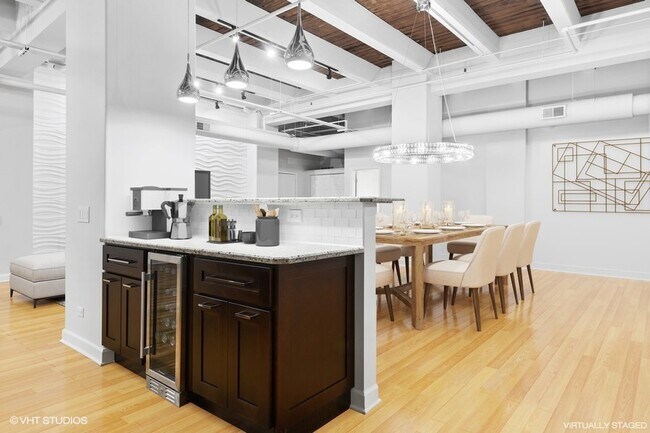 Photo - 312 N May St Unidad 2IJ