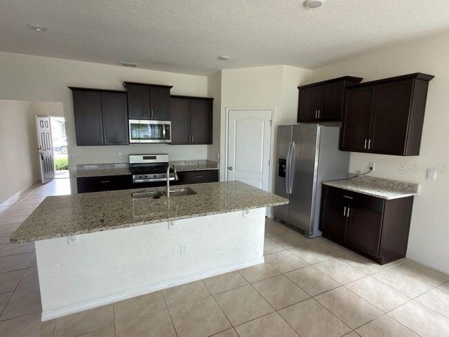 Photo - 7604 Oakmoss Loop