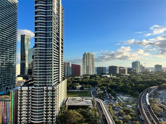 Photo - 79 SW 12th St Unidad 2502-S
