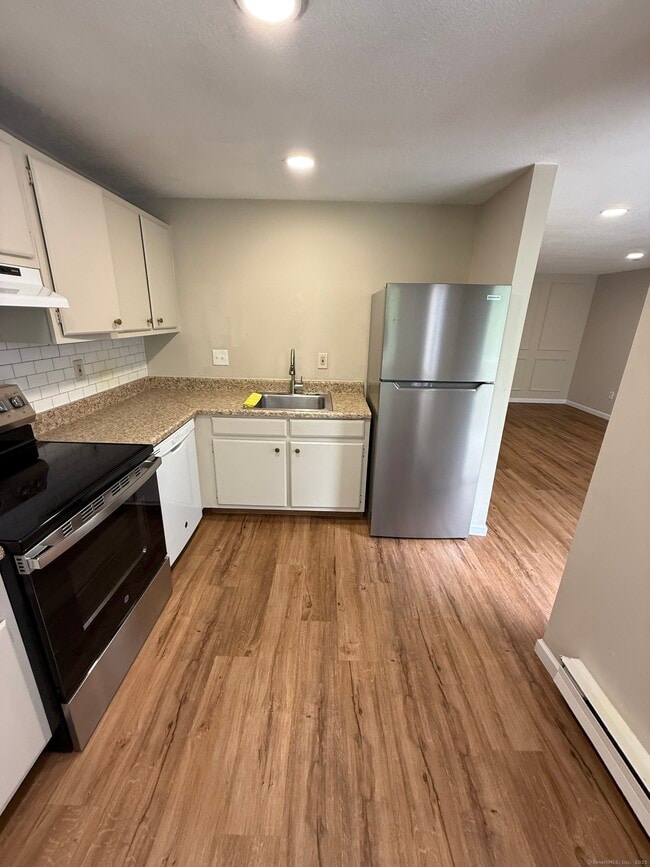 Building Photo - 7 Padanaram Rd Unit J233 Rental