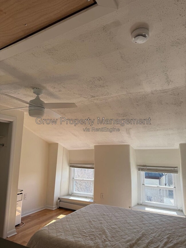 Photo - 4714 Fowler St