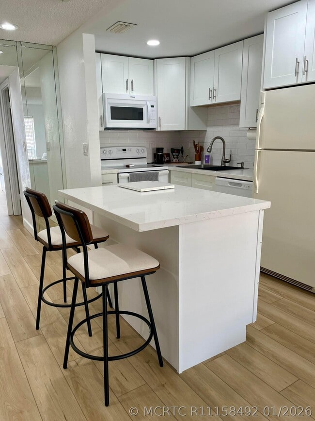 Photo - 1100 Crystal Lake Dr Unit 207