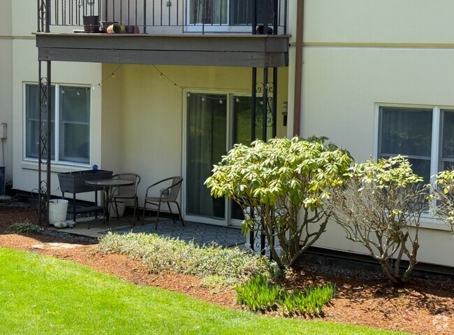 Building Photo - 185 Manville Hill Rd Unit 302 Rental