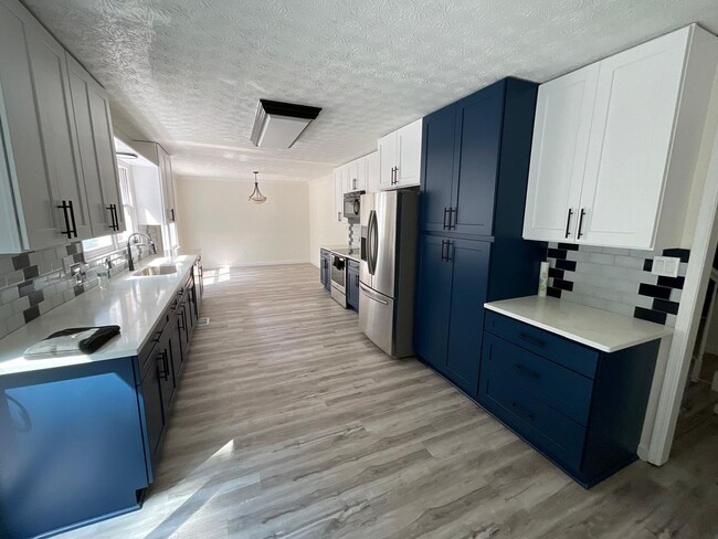 Photo - 8243 Creekridge Cir