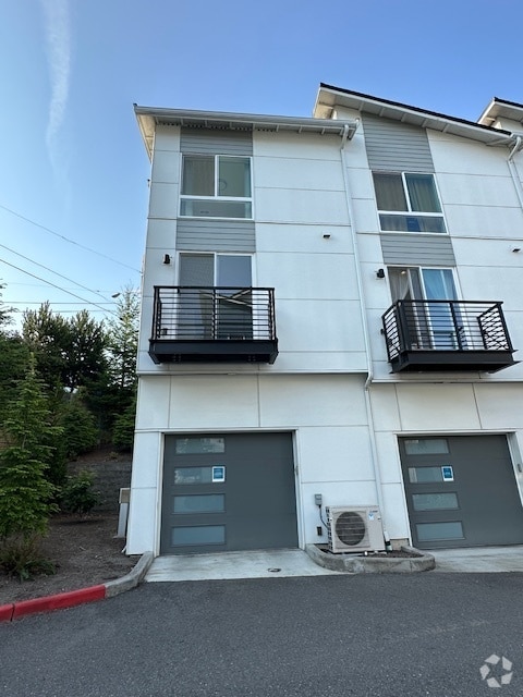 Building Photo - 2101 NE 88th St Rental