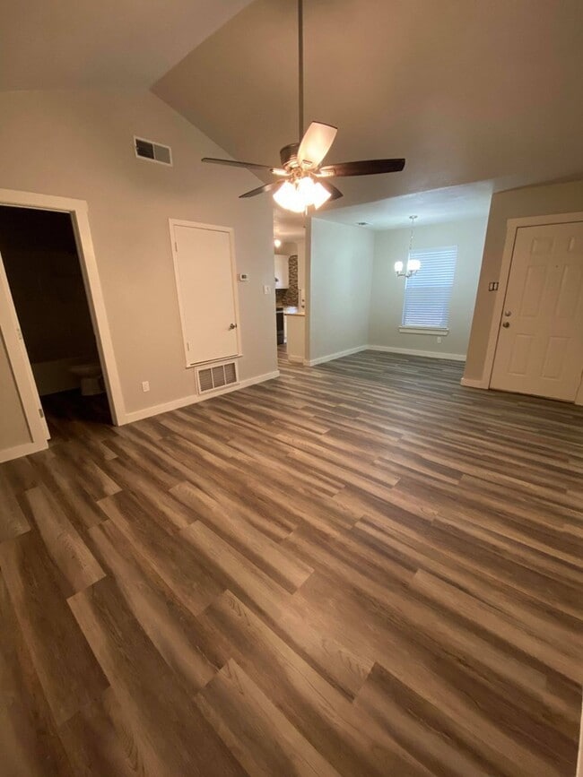 Photo - 518 Wigwam Ln