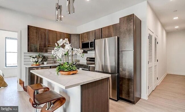 Building Photo - 421 S Broadway Unit 507