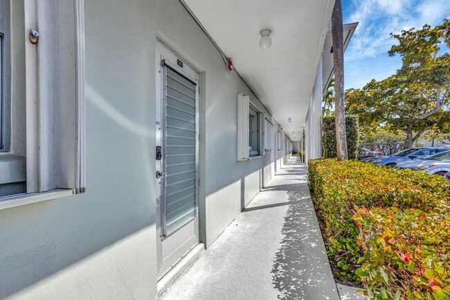 Building Photo - 2320 SW 22nd Ave Unit 211 Rental