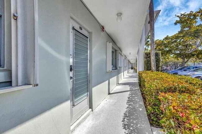 Building Photo - 2320 SW 22nd Ave Unit 211 Rental