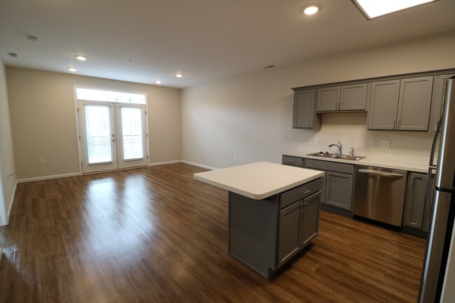 Building Photo - Park South