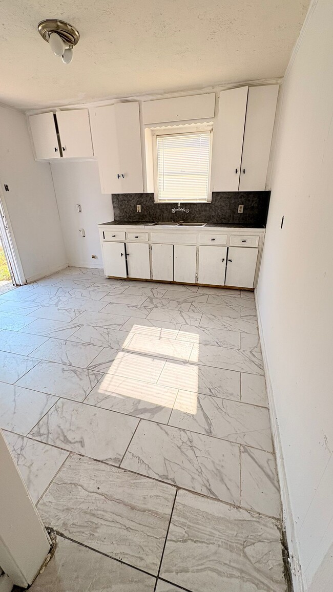 Building Photo - 2701 Brewster St Rental
