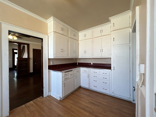 93 Kaufmann Ave Unit 93 Kaufmann Ave