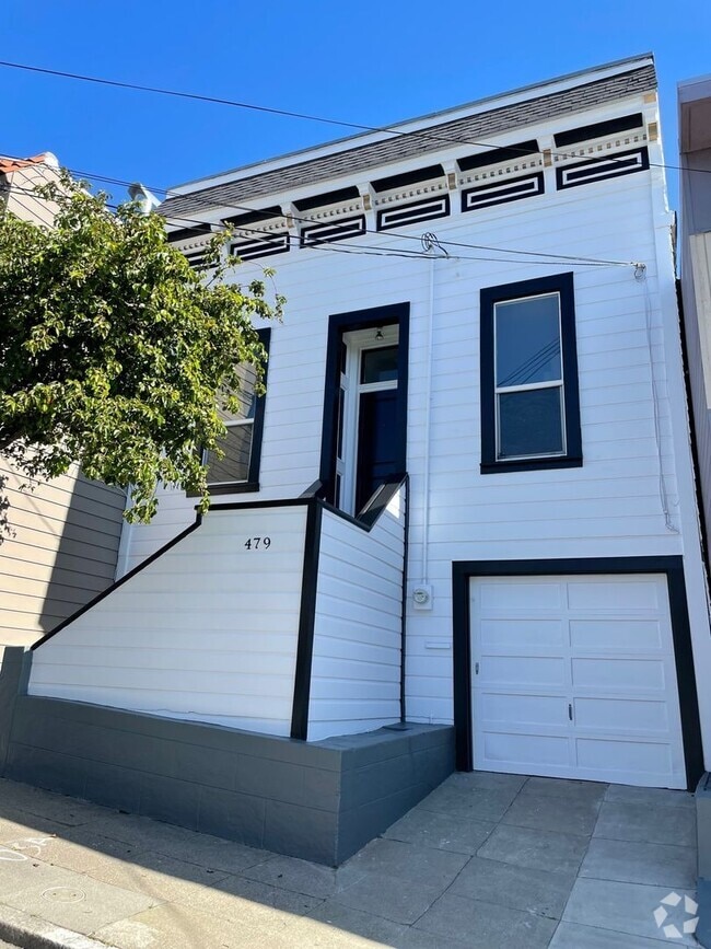 Building Photo - 2 BR/1 BA Single Family Home, Spacious Kit...