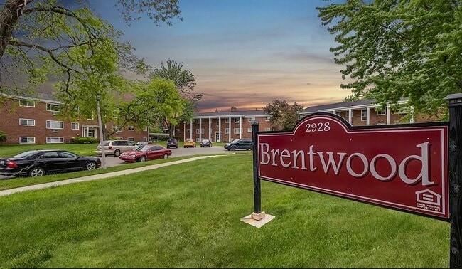 Brentwood Apartments - Brentwood Apartments