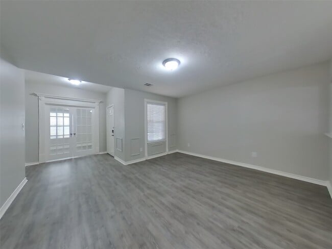 Photo - 729 Forest Ln Dr