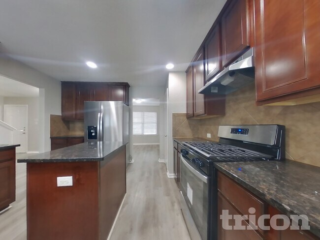 Photo - 23303 Crosscut Pass Dr