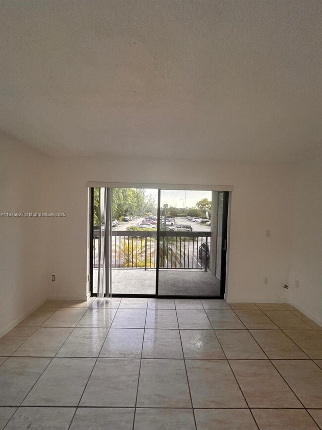 Photo - 425 NW 210th St Unidad 203