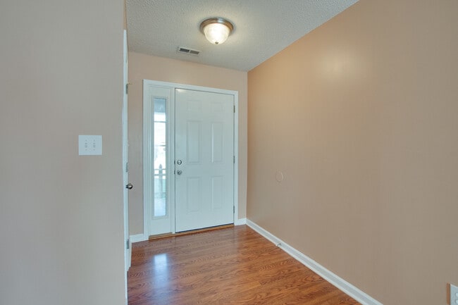 Entrada principal - 104 Willow Green Dr