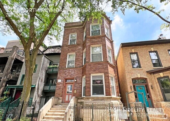 Building Photo - 3221 N Kenmore Ave Unit 2R Rental