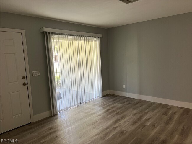 Photo - 337 Tudor Dr