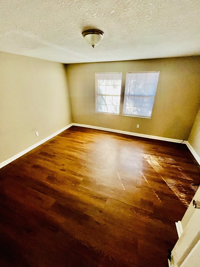 Photo - 620 N 6th Ave