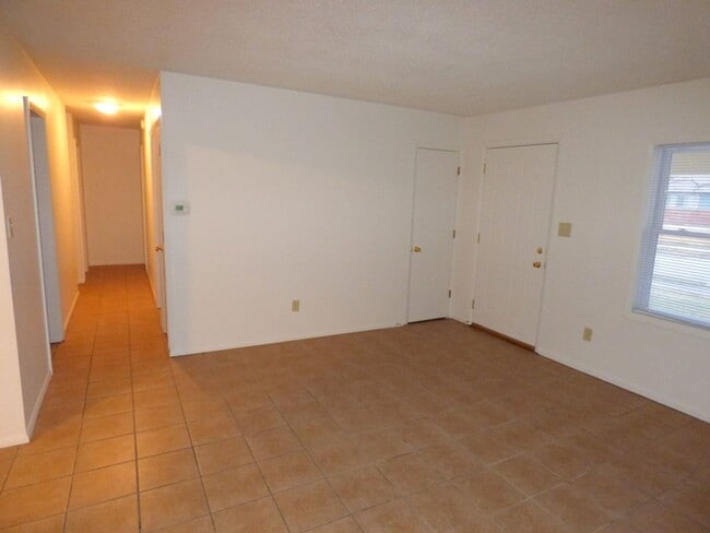 Photo - 520 Berwyn Ln