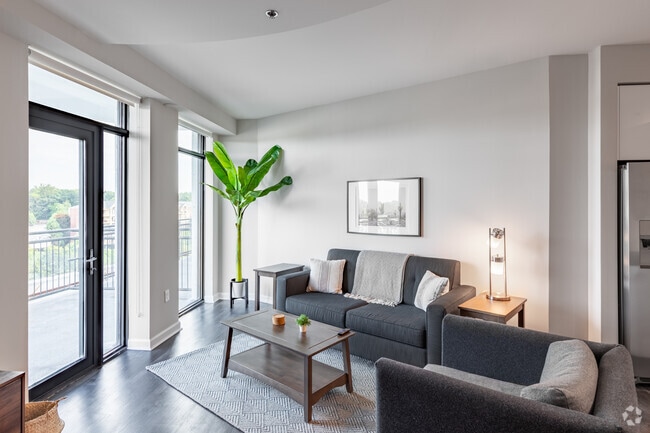 1BR, 1BA - 832SF