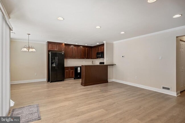 Building Photo - 1 Bridgewater Dr