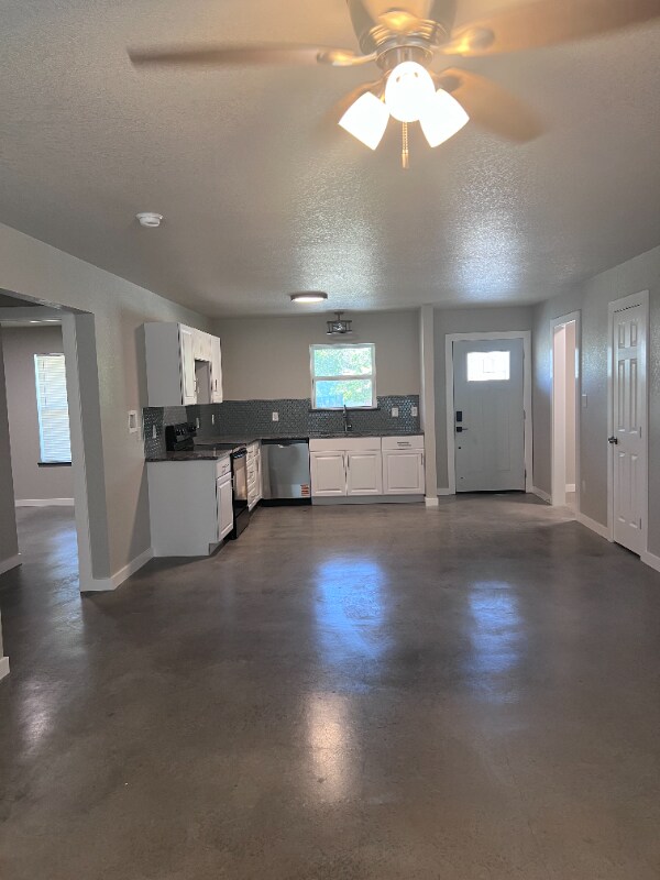 Photo - 404 Scott St